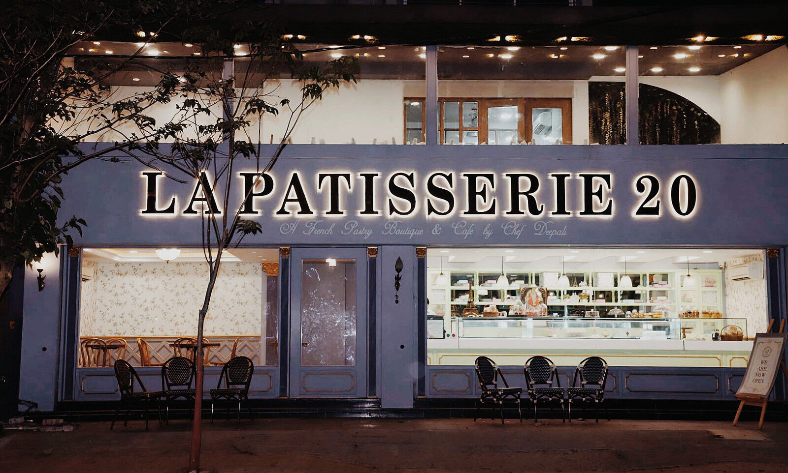 La Patisserie 20 storefront at night